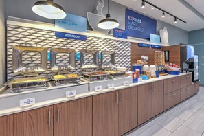 Buffet déjeuner gratuit tous les jours