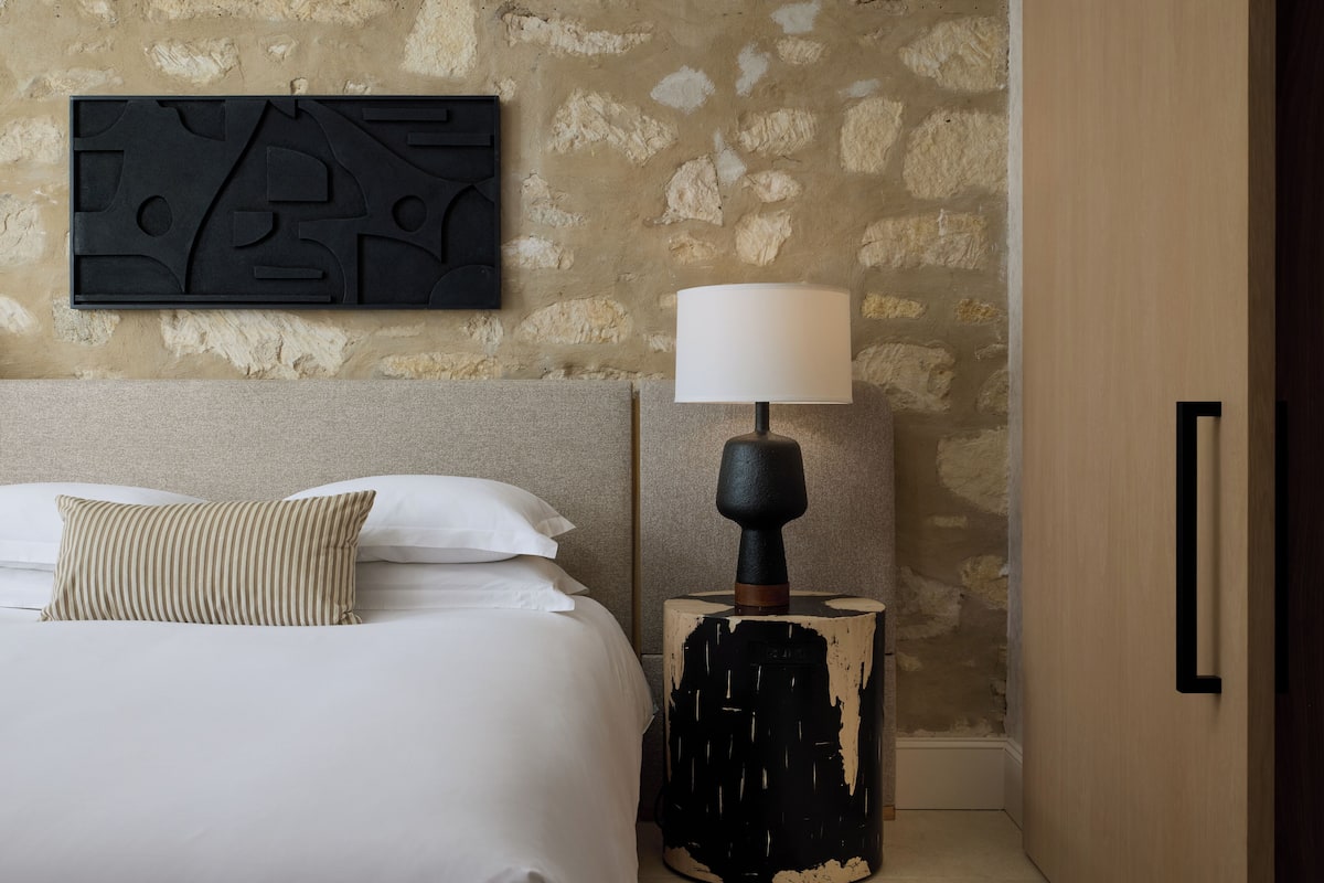 In-room safe, laptop workspace, blackout drapes, iron/ironing board