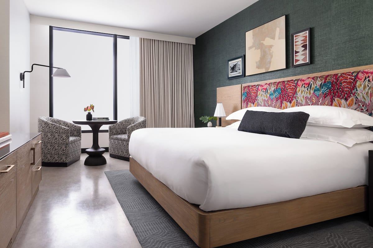 In-room safe, laptop workspace, blackout drapes, iron/ironing board