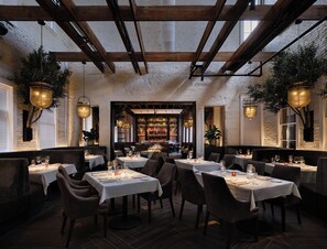 Breakfast, lunch, dinner and brunch served - Kimpton Santo San Antonio - Riverwalk by IHG (San Antonio)
