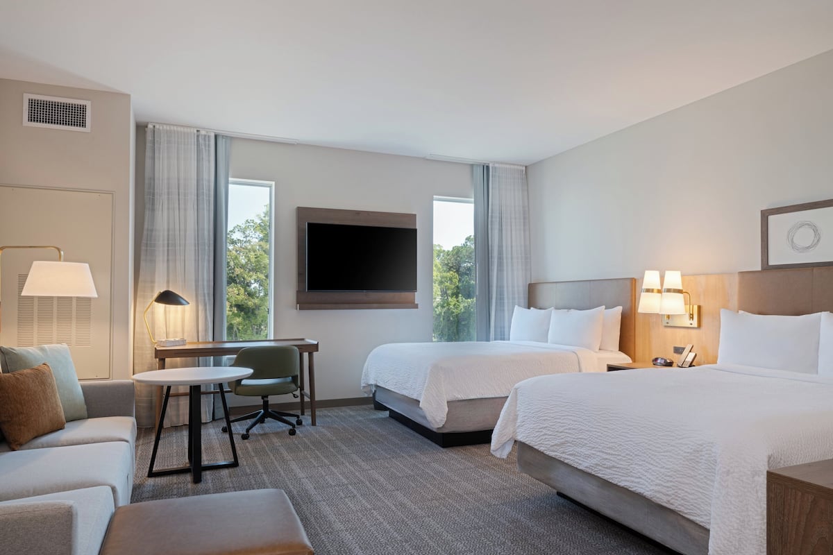 Studio Suite, 2 Queen Beds, Kitchen