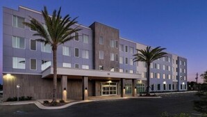 A multi-story hotel with a flat facade, large windows, and a covered entrance. - Drury Inn & Suites Destin Miramar Beach (Miramar Beach)