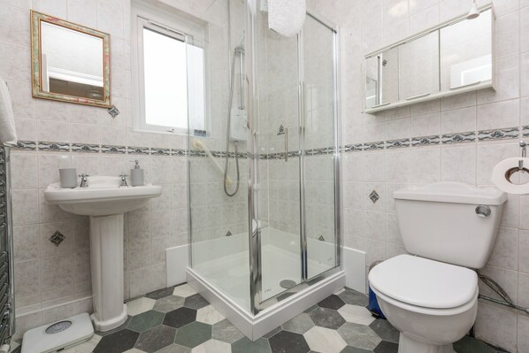 Superior House | Bathroom
