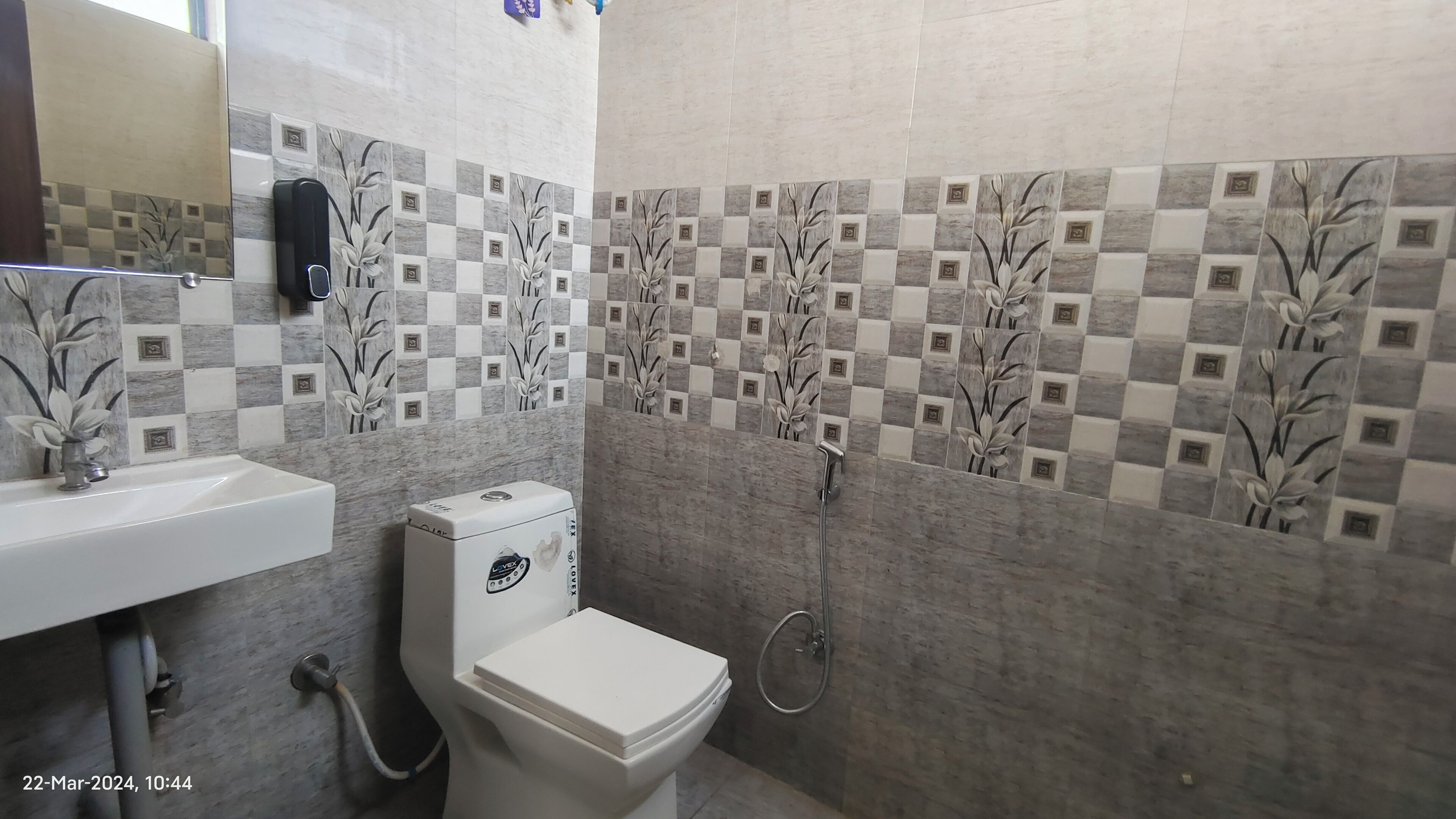 Hårtørrer, håndklæder, Sæbe, Toiletpapir