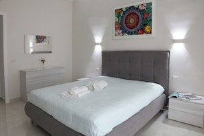 3 bedrooms, iron/ironing board, travel cot, free WiFi