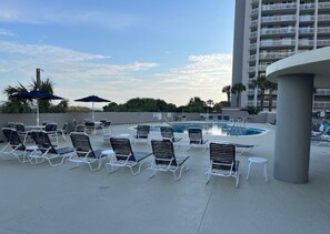 Pool - Myrtle Beach Condo in Kingston Property steps away from Ocean, pool, food & fun (Myrtle Beach)
