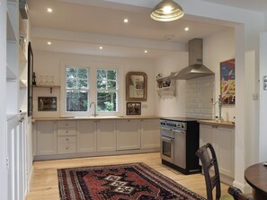 Dishwasher, cookware/dishes/utensils