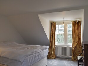 4 bedrooms, free WiFi, bed sheets