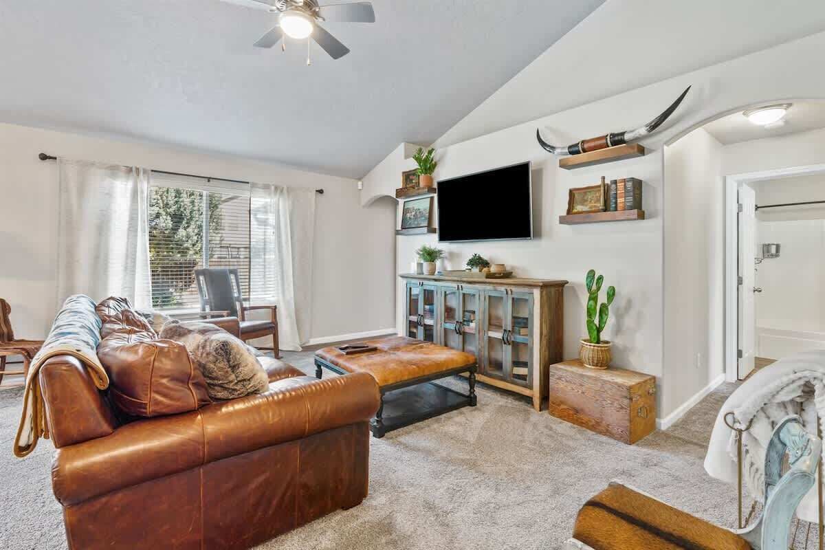 Smart TV, DVD player, offices