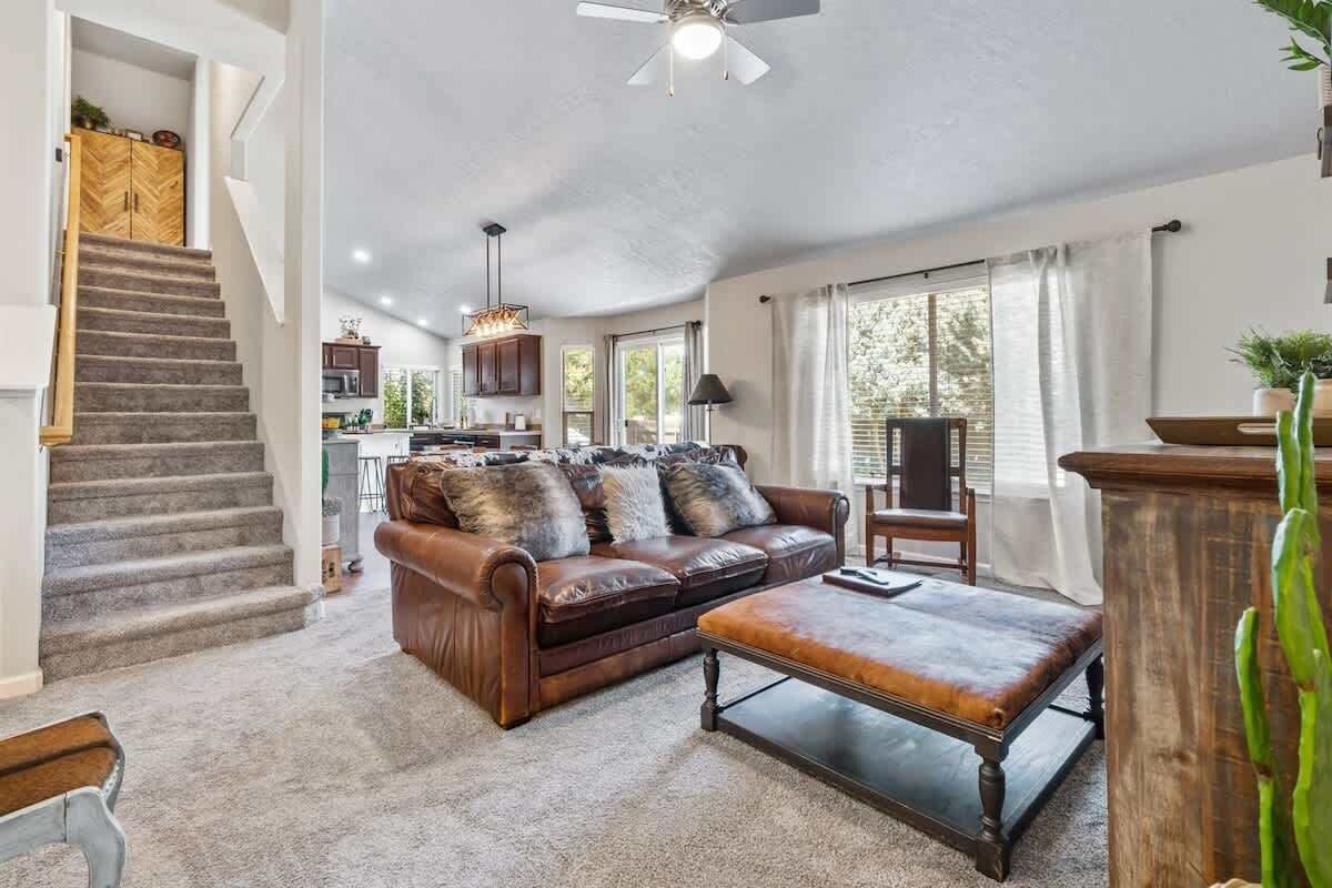 Smart TV, DVD player, offices