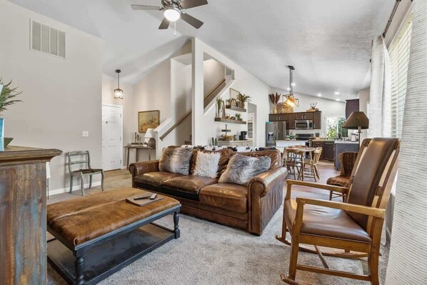 Smart TV, reproductor de DVD, mesa de ping pong