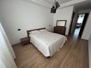 1 dormitorio, tabla de planchar con plancha, cuna de viaje y wifi gratis