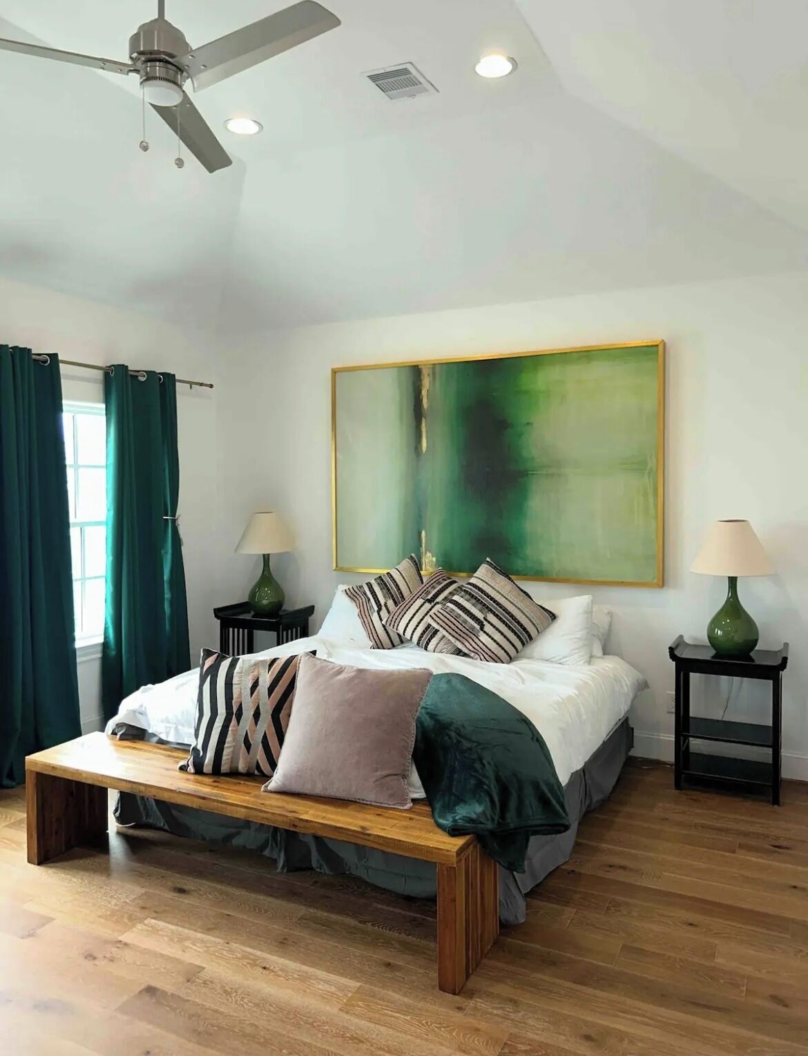 Cozy modern townhome! Remote & Easy highway access