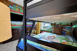 6 quartos, ferros/tábuas de passar roupa, Wi-Fi, roupa de cama