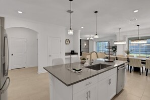Fridge, microwave, oven, dishwasher - 8946PTD- The Retreat at ChampionsGate by RedAwning (Davenport)