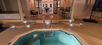 Spacious Platinum Coast ranch villa with pool & AC close to the beach