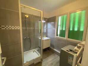 Shower, towels, soap, toilet paper