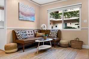 Standard-Apartment | Wohnbereich | Fernseher