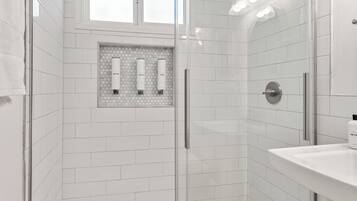 Apartamento Deluxe, 2 habitaciones | Baño