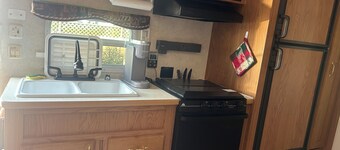 Lakeside RV or RV hookups – Private Beach Access – Long-Term Welcome