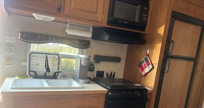 Lakeside RV or RV hookups – Private Beach Access – Long-Term Welcome