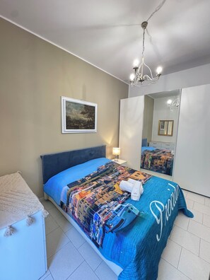 2 bedrooms, iron/ironing board, travel cot, free WiFi