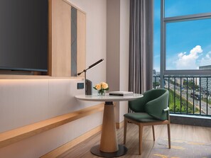 Minibar, una cassaforte in camera, una scrivania, postazione laptop