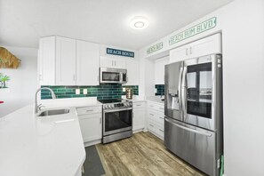 Fridge, microwave, oven, stovetop - Direct Oceanfront Penthouse (Ocean City)