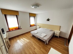 Room, 1 Double Bed, Non Smoking | Free WiFi, bed sheets - Locanda del re (Feltre)