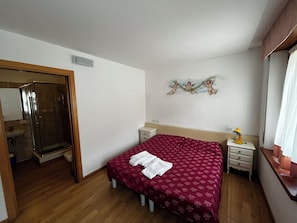 Room, 1 Double Bed, Non Smoking | Free WiFi, bed sheets - Locanda del re (Feltre)