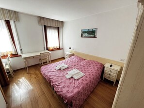 Room, 1 Double Bed, Non Smoking | Free WiFi, bed sheets - Locanda del re (Feltre)