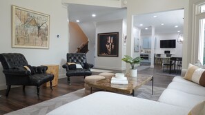 Smart TV, video games, stereo - New Listing Discount! Luxurious Lake House  With Dock (Gainesville)