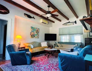 Smart TV, books - SUNSET POINT FARM - Gracious Country Farm on the Chesapeake Bay - 75 Acres (Belle Haven)