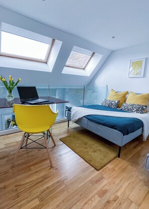 2 Schlafzimmer, Schreibtisch, Bügeleisen/Bügelbrett, WLAN