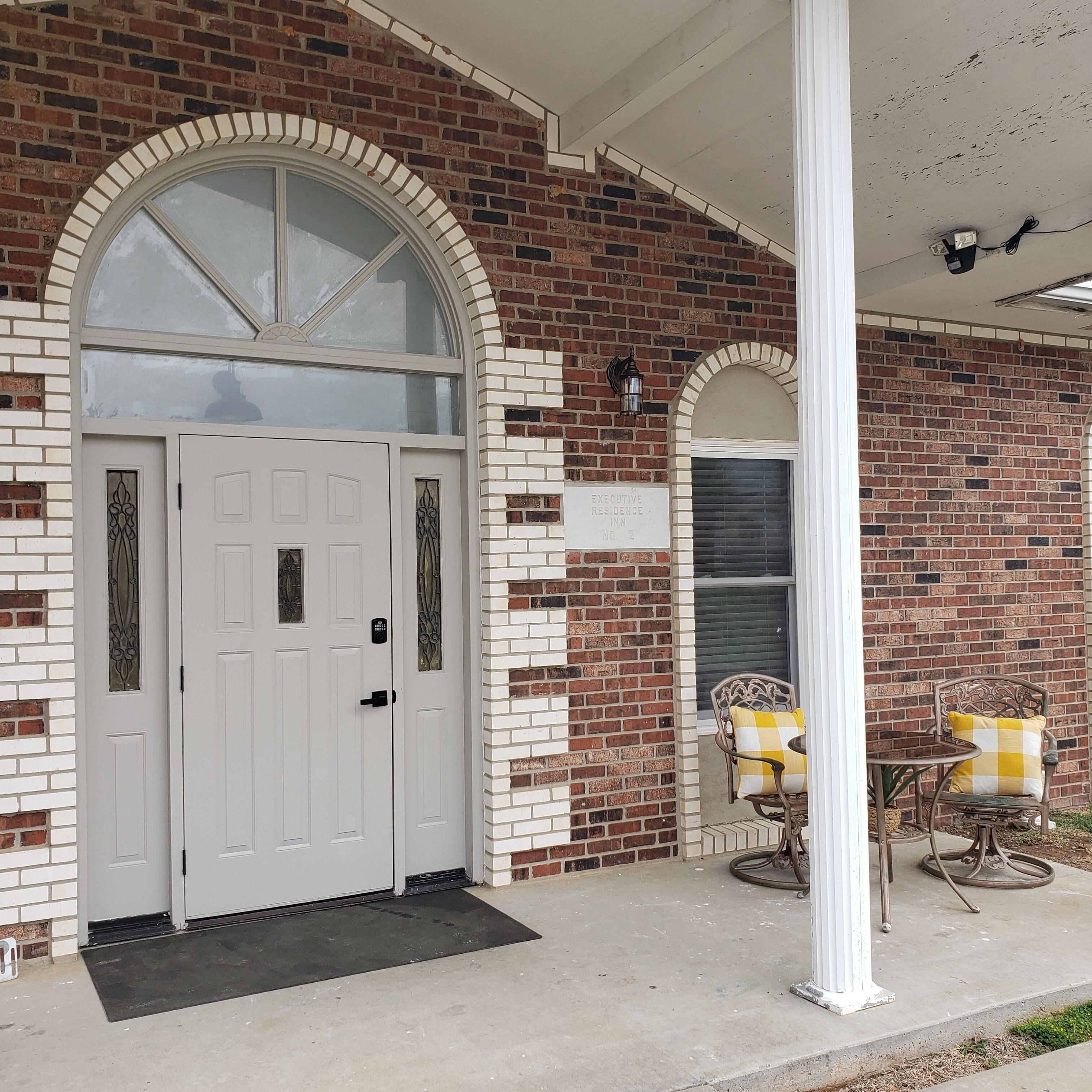 Serene, Fully Equipped Condo in Convenient, Safe Complex. Updated &Pet Friendly!
