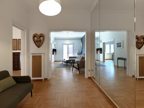 Living room - Chic Hideaway in Vibrant Square (Athens)