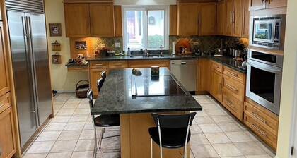 4BR, 3BA Evanston IL home, great location, super kitchen, Jan-May 2025 monthly.