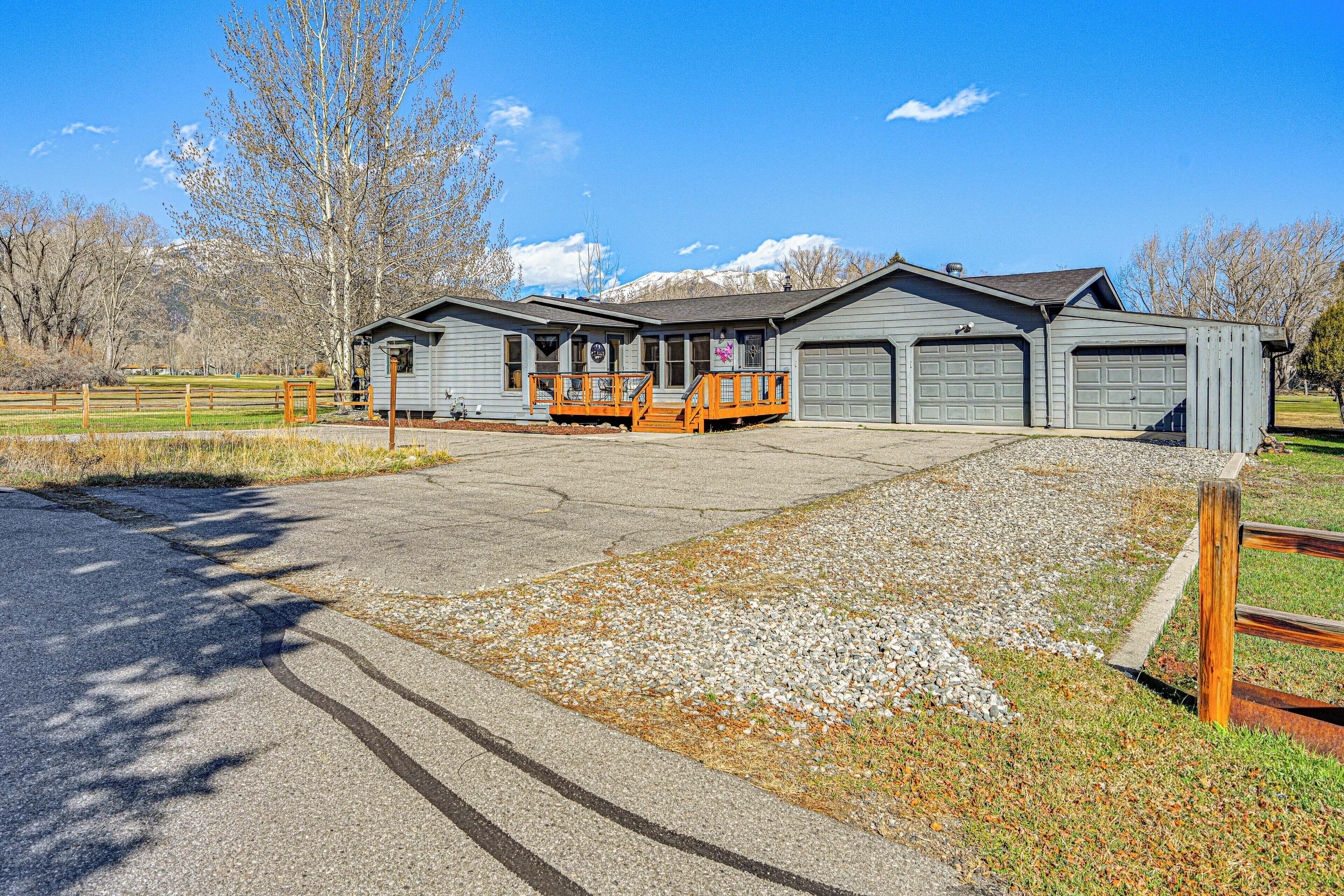 Buena Vista Home w/ Views - 3 Mi to River Rafting!