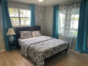 3 多间卧室、免费 WiFi、床单