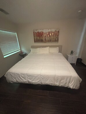 7 bedrooms, desk, iron/ironing board, travel crib