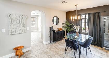 Las Vegas Home w/ Private Pool - Close to Casinos!