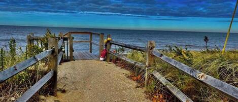 Plage à proximité, chaises longues
