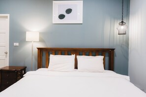 4 bedrooms, desk, iron/ironing board, free WiFi