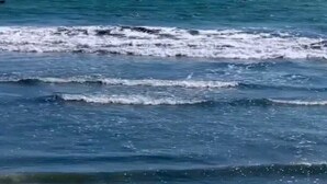 A view of the ocean with waves and a clear sky. - Hermosa Casa Frente AL MAR CON Piscina Privada (low chincha)