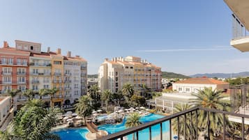 Perushuoneisto | Uima-allas | Sisäuima-allas, ulkouima-allas