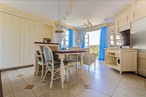 Basic Apartment | Interior