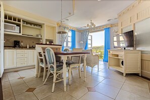 Basic Apartment | Interior
