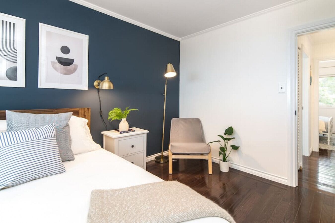 5 bedrooms, desk, iron/ironing board, WiFi