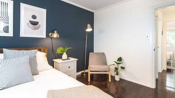 5 bedrooms, desk, iron/ironing board, WiFi
