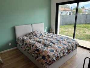 4 Schlafzimmer, Schreibtisch, Bügeleisen/Bügelbrett, WLAN